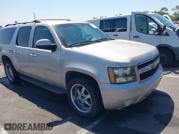 2007 Chevrolet Suburban LTZ z VIN 1GNFC16077R256051, wystawiony jako IAAI lot #42877907 z przebiegiem Nie podano mil oraz . Historia ofert i sprzedaży dostępna na DreamBid. Obrazek 1.