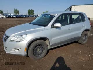 2010 Volkswagen Tiguan SE с VIN WVGBV7AX6AW531051, выставлен на аукционе Copart как лот 59705885 с пробегом 202 674 миль миль и Списание • Salvage title. История ставок и продаж доступна на DreamBid. Изображение 1.