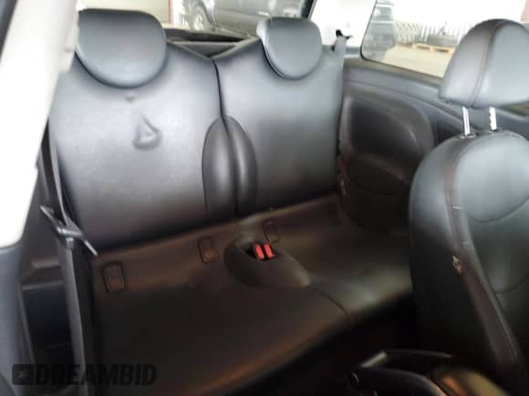 2006 MINI Hardtop S с VIN WMWRE33566TN28003, выставлен на аукционе Copart как лот 66924295 с пробегом 233 085 миль миль и Списание • Salvage title. История ставок и продаж доступна на DreamBid. Изображение 10.