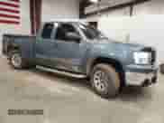 2011 GMC Sierra 1500 SL z VIN 1GTR2UEA6BZ412352, wystawiony jako Copart lot #52374625 z przebiegiem 128 113 mil mil oraz Szkoda całkowita • Salvage title. Historia ofert i sprzedaży dostępna na DreamBid. Obrazek 4.