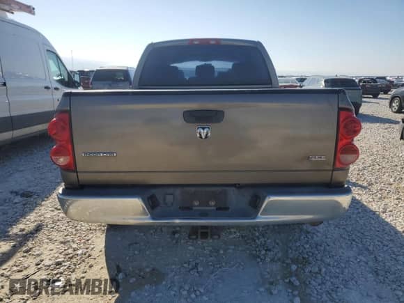 2007 Dodge 1500 SLT z VIN 3D7KR19D67G825885, wystawiony jako Copart lot #46175865 z przebiegiem 167 971 mil mil oraz Szkoda całkowita • Salvage title. Historia ofert i sprzedaży dostępna na DreamBid. Obrazek 6.
