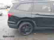 2020 Honda Pilot Black Edition z VIN 5FNYF6H71LB060106, wystawiony jako IAAI lot #42358912 z przebiegiem 86 429 mil mil oraz . Historia ofert i sprzedaży dostępna na DreamBid. Obrazek 6.