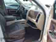 2013 Ram 1500 Big Horn z VIN 1C6RR7LT9DS557552, wystawiony jako IAAI lot #42472680 z przebiegiem 240 011 mil mil oraz . Historia ofert i sprzedaży dostępna na DreamBid. Obrazek 5.