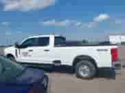 2024 Ford F-250 XL z VIN 1FT7W2BA7REF12224, wystawiony jako IAAI lot #42663192 z przebiegiem 17 848 mil mil oraz . Historia ofert i sprzedaży dostępna na DreamBid. Obrazek 14.
