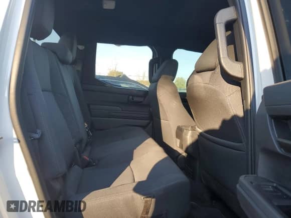 2024 Toyota Tacoma SR5 z VIN 3TYLB5JN6RT040080, wystawiony jako Copart lot #86147085 z przebiegiem 7 596 mil mil oraz Szkoda całkowita • Salvage title. Historia ofert i sprzedaży dostępna na DreamBid. Obrazek 10.