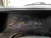 1998 Chevrolet Tahoe z VIN 1GNEK13R7WJ375653, wystawiony jako Copart lot #55576565 z przebiegiem 140 169 mil mil oraz Czysty tytuł • Clean title. Historia ofert i sprzedaży dostępna na DreamBid. Obrazek 9.