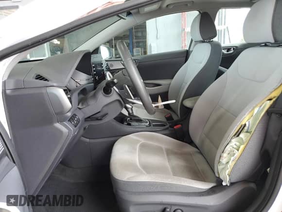 2021 Hyundai Ioniq SEL z VIN KMHC85LC7MU257014, wystawiony jako Copart lot #51083964 z przebiegiem 26 942 mil mil oraz . Historia ofert i sprzedaży dostępna na DreamBid. Obrazek 7.