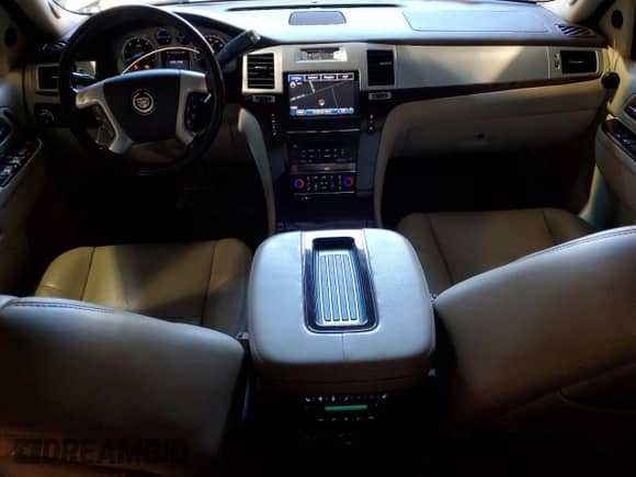 2014 Cadillac Escalade Luxury z VIN 1GYS4BEF1ER159032, wystawiony jako Copart lot #48141305 z przebiegiem 109 728 mil mil oraz Szkoda całkowita • Salvage title. Historia ofert i sprzedaży dostępna na DreamBid. Obrazek 8.