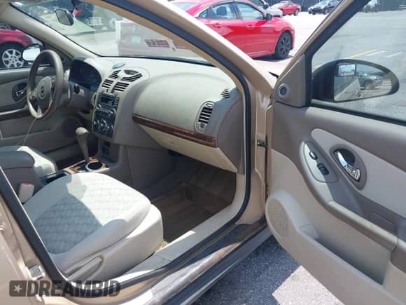 2005 Chevrolet Malibu Maxx LS z VIN 1G1ZT62805F286434, wystawiony jako IAAI lot #42576885 z przebiegiem 119 012 mil mil oraz . Historia ofert i sprzedaży dostępna na DreamBid. Obrazek 5.