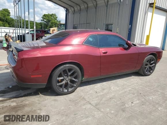 2022 Dodge Challenger SXT with VIN 2C3CDZAG6NH185289, listed as a Copart auction lot 63963015 with 42,106 mi miles and Salvage title. Bid and sale history available at DreamBid. Image 3.