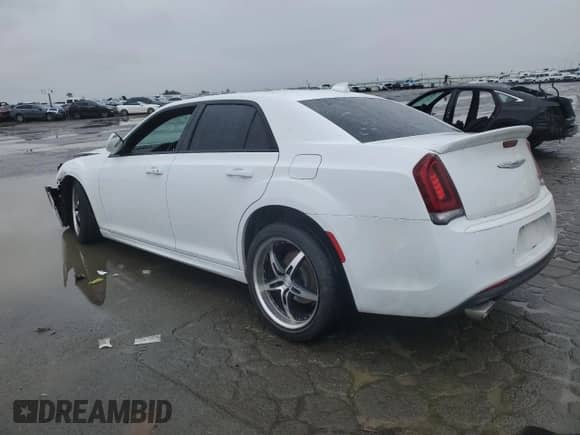 2018 Chrysler 300 S с VIN 2C3CCABT7JH327403, выставлен на аукционе Copart как лот 43242745 с пробегом 18 154 миль миль и Списание • Salvage title. История ставок и продаж доступна на DreamBid. Изображение 2.
