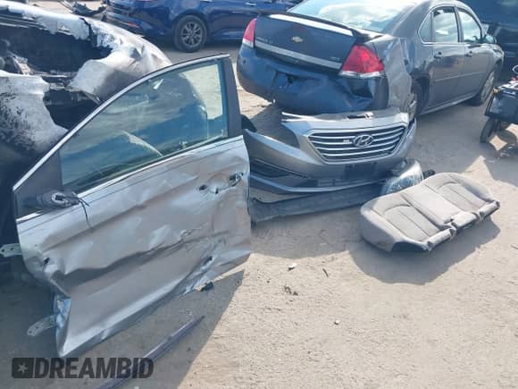 2015 Hyundai Sonata SE с VIN 5NPE24AF2FH047889, выставлен на аукционе IAAI как лот 43331253 с пробегом 129 086 миль миль и . История ставок и продаж доступна на DreamBid. Изображение 12.