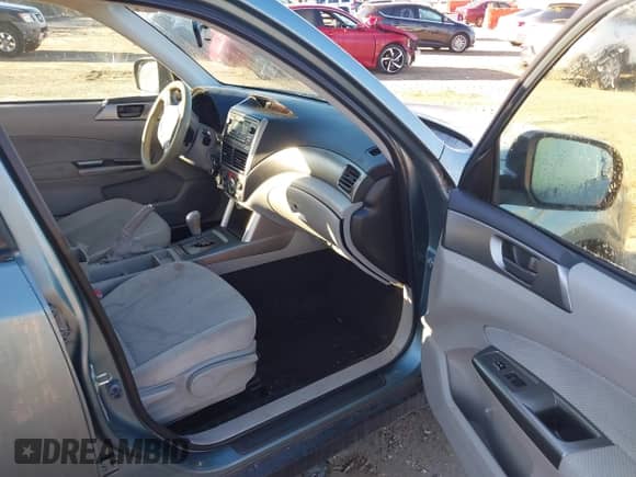 2013 Subaru Forester X z VIN JF2SHABCXDH401952, wystawiony jako IAAI lot #43540817 z przebiegiem 94 345 mil mil oraz . Historia ofert i sprzedaży dostępna na DreamBid. Obrazek 5.