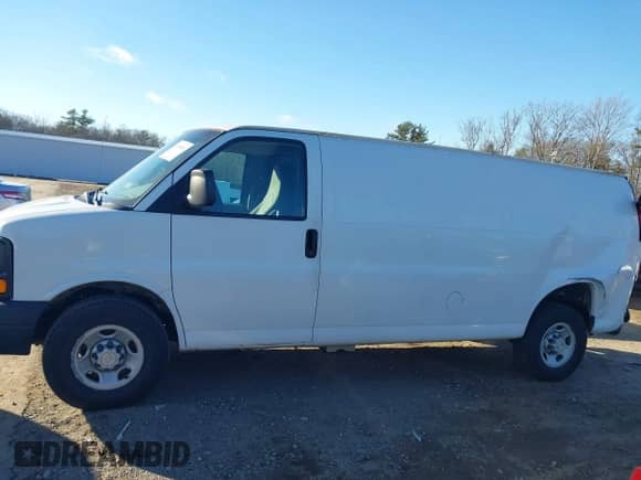 2014 Chevrolet Express Cargo z VIN 1GCWGGBA6E1122934, wystawiony jako IAAI lot #40999693 z przebiegiem 194 565 mil mil oraz . Historia ofert i sprzedaży dostępna na DreamBid. Obrazek 14.
