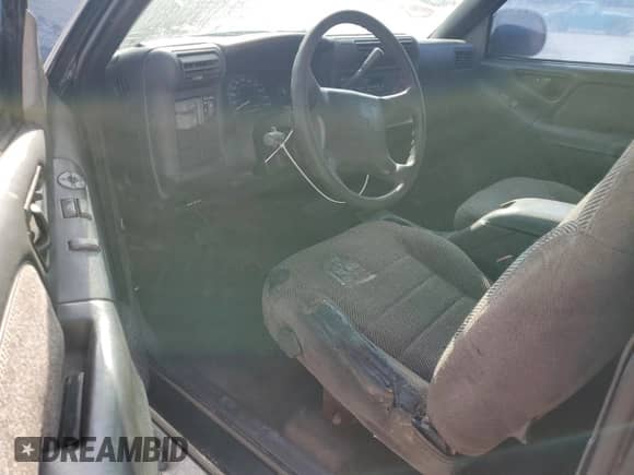 1995 Chevrolet Blazer LS с VIN 1GNCS18WXSK252374, выставлен на аукционе Copart как лот 45168065 с пробегом 291 772 миль миль и На запчасти • Non repairable. История ставок и продаж доступна на DreamBid. Изображение 8.