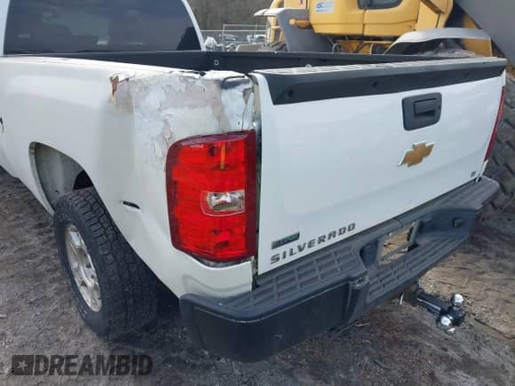 2011 Chevrolet Silverado 1500 LT with VIN 1GCRKSE01BZ264610, listed as a IAAI auction lot 41470836 with 250,686 mi miles and . Bid and sale history available at DreamBid. Image 17.