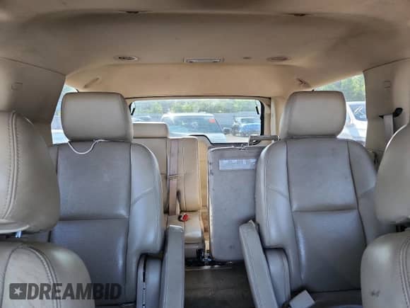 2011 Chevrolet Tahoe LTZ z VIN 1GNSCCE09BR207373, wystawiony jako Copart lot #64569025 z przebiegiem 336 650 mil mil oraz Czysty tytuł • Clean title. Historia ofert i sprzedaży dostępna na DreamBid. Obrazek 10.