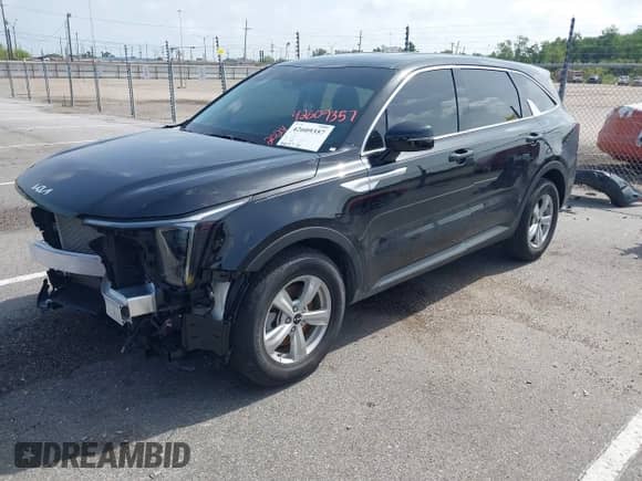 2024 Kia Sorento LX with VIN 5XYRG4JC4RG282315, listed as a IAAI auction lot 42609357 with 13,847 mi miles and . Bid and sale history available at DreamBid. Image 2.