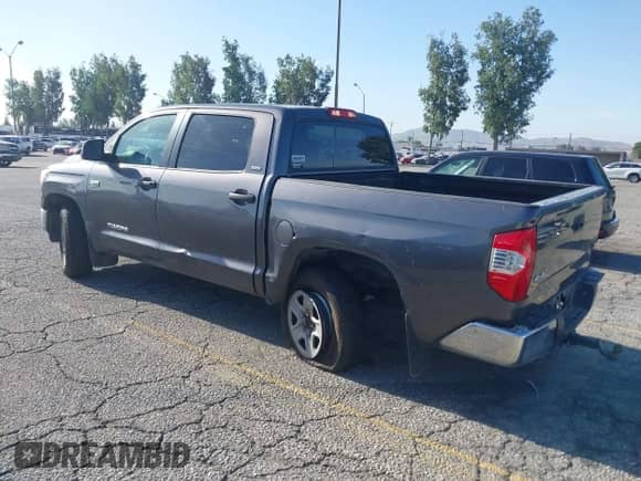 2017 Toyota Tundra SR5 z VIN 5TFDY5F10HX616873, wystawiony jako IAAI lot #42270989 z przebiegiem 130 335 mil mil oraz . Historia ofert i sprzedaży dostępna na DreamBid. Obrazek 3.