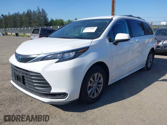 2024 Toyota Sienna LE with VIN 5TDKSKFC0RS148644, listed as a IAAI auction lot 42170802 with 7,919 mi miles and . Bid and sale history available at DreamBid. Image 18.