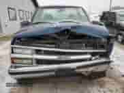 1998 Chevrolet Silverado 1500 z VIN 1GCEC14R5WZ145972, wystawiony jako Copart lot #85748594 z przebiegiem 323 362 mil mil oraz Szkoda całkowita • Salvage title. Historia ofert i sprzedaży dostępna na DreamBid. Obrazek 5.