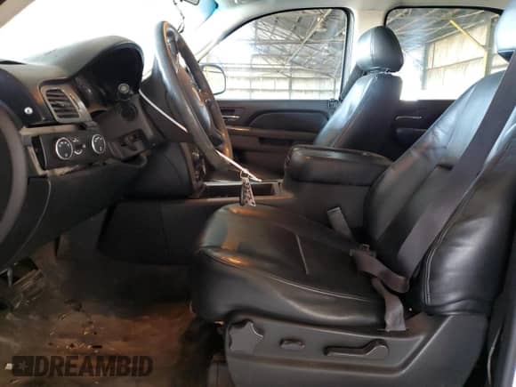 2010 Chevrolet Tahoe Commercial с VIN 1GNUKAE05AR265706, выставлен на аукционе Copart как лот 72582704 с пробегом 75 881 миль миль и Списание • Salvage title. История ставок и продаж доступна на DreamBid. Изображение 7.