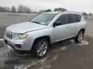 2012 Jeep Compass Limited z VIN 1C4NJCCB3CD511555, wystawiony jako IAAI lot #41752339 z przebiegiem 128 435 mil mil oraz . Historia ofert i sprzedaży dostępna na DreamBid. Obrazek 18.