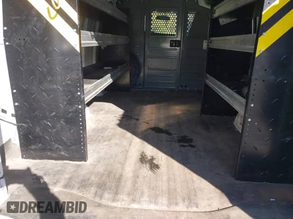 2021 Chevrolet Express Cargo z VIN 1GCWGAFP5M1214918, wystawiony jako IAAI lot #43456666 z przebiegiem 113 515 mil mil oraz . Historia ofert i sprzedaży dostępna na DreamBid. Obrazek 8.