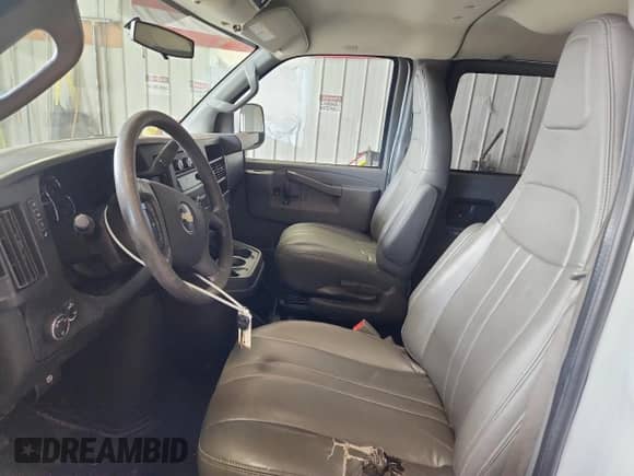 2017 Chevrolet Express Passenger LS с VIN 1GAWGEFG0H1345437, выставлен на аукционе Copart как лот 70468785 с пробегом 71 835 миль миль и Чистый • Clean title. История ставок и продаж доступна на DreamBid. Изображение 7.