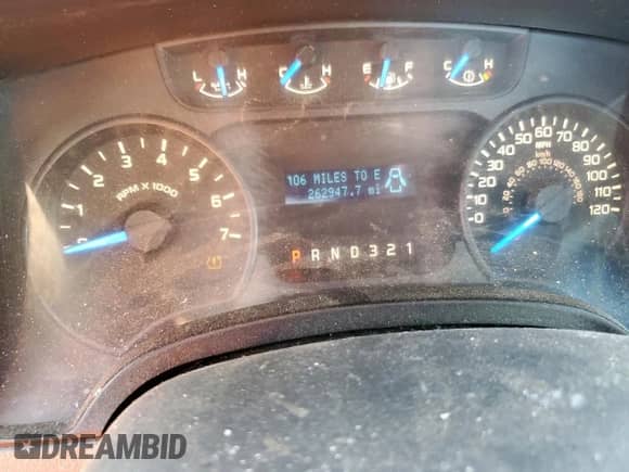 2013 Ford F-150 XL z VIN 1FTMF1CM3DKD38362, wystawiony jako Copart lot #80412165 z przebiegiem 262 947 mil mil oraz Czysty tytuł • Clean title. Historia ofert i sprzedaży dostępna na DreamBid. Obrazek 9.