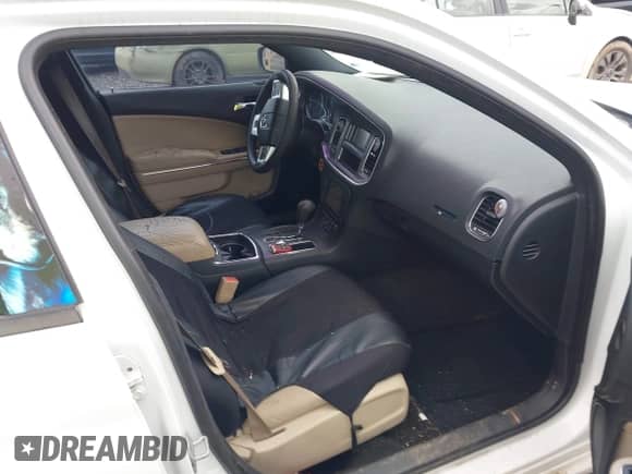 2012 Dodge Charger SE z VIN 2C3CDXBG2CH297295, wystawiony jako IAAI lot #43344494 z przebiegiem 206 149 mil mil oraz . Historia ofert i sprzedaży dostępna na DreamBid. Obrazek 5.