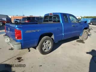 2007 Dodge Dakota ST z VIN 1D7HE22K37S201135, wystawiony jako Copart lot #82316465 z przebiegiem 129 929 mil mil oraz Szkoda całkowita • Salvage title. Historia ofert i sprzedaży dostępna na DreamBid. Obrazek 3.