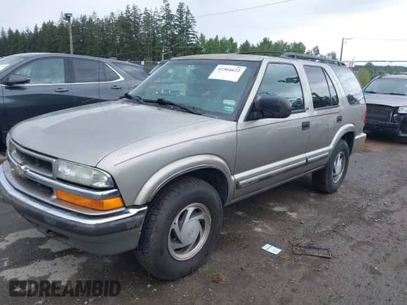 2001 Chevrolet Blazer LT with VIN 1GNDT13W71K243705, listed as a IAAI auction lot 42304622 with 200,135 mi miles and . Bid and sale history available at DreamBid. Image 2.