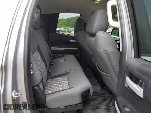 2019 Toyota Tundra SR с VIN 5TFUM5F17KX080894, выставлен на аукционе Copart как лот 63861345 с пробегом 114 288 миль миль и Списание • Salvage title. История ставок и продаж доступна на DreamBid. Изображение 10.