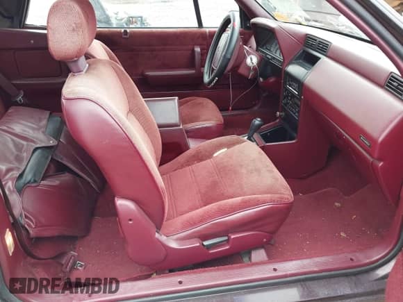 1991 Dodge Shadow with VIN 3B3XP45K5MT615827, listed as a IAAI auction lot 42157848 with 70,501 mi miles and . Bid and sale history available at DreamBid. Image 5.