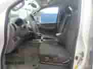 2014 Nissan Frontier SV z VIN 1N6AD0ER0EN743717, wystawiony jako Copart lot #68510725 z przebiegiem 127 940 mil mil oraz Szkoda całkowita • Salvage title. Historia ofert i sprzedaży dostępna na DreamBid. Obrazek 7.