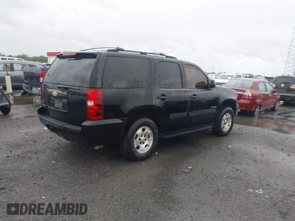 2013 Chevrolet Tahoe LS z VIN 1GNSCAE07DR223062, wystawiony jako IAAI lot #41948276 z przebiegiem 196 616 mil mil oraz . Historia ofert i sprzedaży dostępna na DreamBid. Obrazek 4.