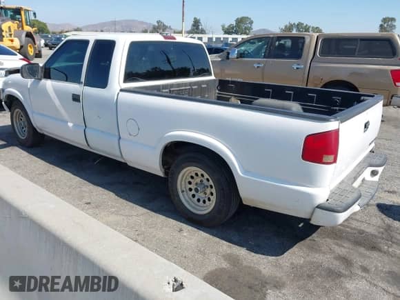 2003 Chevrolet S-10 LS with VIN 1GCCS19X138250401, listed as a IAAI auction lot 42649896 with 145,776 mi miles and . Bid and sale history available at DreamBid. Image 3.