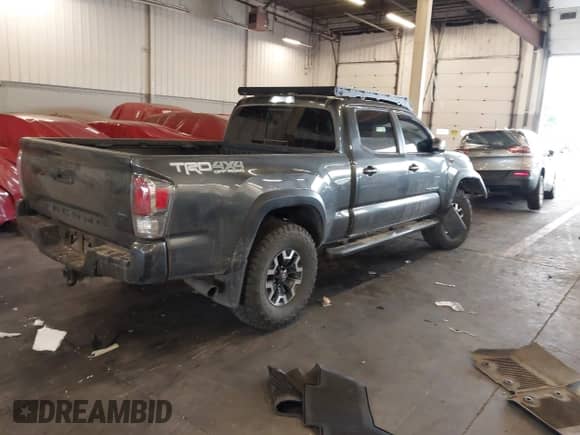 2023 Toyota Tacoma SR5 z VIN 3TMDZ5BN0PM147102, wystawiony jako IAAI lot #43200341 z przebiegiem Nie podano mil oraz . Historia ofert i sprzedaży dostępna na DreamBid. Obrazek 4.