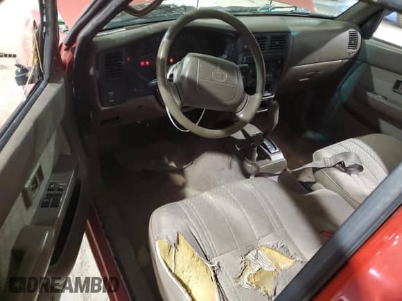 1997 Toyota Tacoma z VIN 4TAWM72N8VZ276375, wystawiony jako Copart lot #47674005 z przebiegiem 266 203 mil mil oraz Czysty tytuł • Clean title. Historia ofert i sprzedaży dostępna na DreamBid. Obrazek 8.
