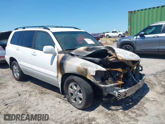 2006 Toyota Highlander with VIN JTEGP21A760114319, listed as a IAAI auction lot 42561679 with Not provided miles and . Bid and sale history available at DreamBid. Image 1.