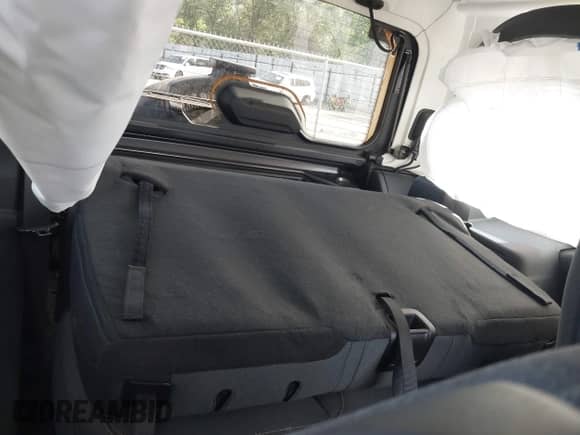 2024 Jeep Wrangler Sport S z VIN 1C4PJXAN9RW117133, wystawiony jako IAAI lot #42497915 z przebiegiem 9 754 mil mil oraz . Historia ofert i sprzedaży dostępna na DreamBid. Obrazek 8.