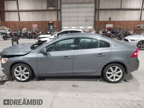 2016 Volvo S60 T5 Premier с VIN YV1612TK0G2410743, выставлен на аукционе IAAI как лот 41717318 с пробегом 87 087 миль миль и . История ставок и продаж доступна на DreamBid. Изображение 14.