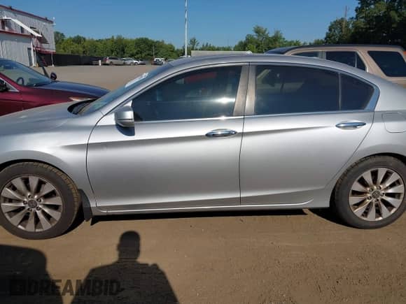 2013 Honda Accord EX-L z VIN 1HGCR2F89DA205457, wystawiony jako IAAI lot #43080326 z przebiegiem 185 737 mil mil oraz . Historia ofert i sprzedaży dostępna na DreamBid. Obrazek 14.