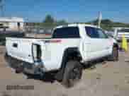 2023 Toyota Tacoma SR z VIN 3TYCZ5AN3PT159617, wystawiony jako IAAI lot #43235205 z przebiegiem Nie podano mil oraz . Historia ofert i sprzedaży dostępna na DreamBid. Obrazek 4.