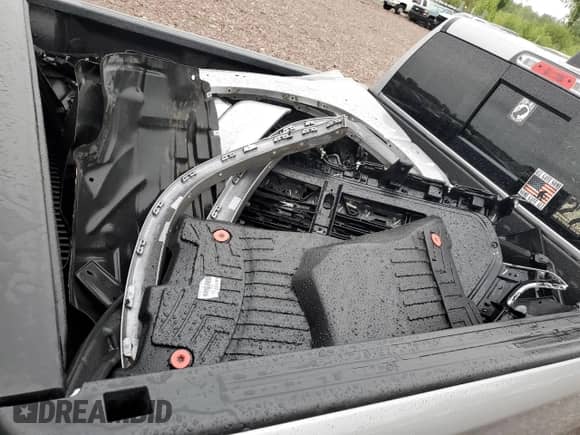 2025 Ram 1500 Big Horn z VIN 1C6RRFFGXSN539484, wystawiony jako Copart lot #68481665 z przebiegiem 13 857 mil mil oraz Szkoda całkowita • Salvage title. Historia ofert i sprzedaży dostępna na DreamBid. Obrazek 12.