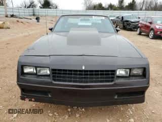 1985 Chevrolet Monte Carlo Sport SS z VIN 1G1GZ37G2FR216146, wystawiony jako Copart lot #44599075 z przebiegiem 98 095 mil mil oraz Czysty tytuł • Clean title. Historia ofert i sprzedaży dostępna na DreamBid. Obrazek 5.