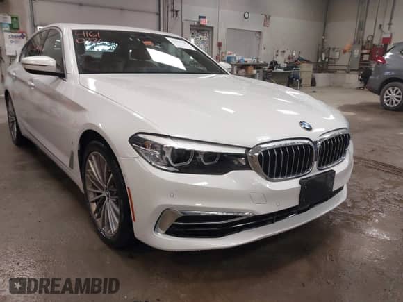 2019 BMW 5 Series 530e xDrive z VIN WBAJB1C51KB376190, wystawiony jako IAAI lot #41610326 z przebiegiem 22 089 mil mil oraz . Historia ofert i sprzedaży dostępna na DreamBid. Obrazek 6.