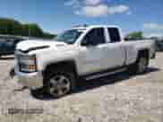 2018 Chevrolet Silverado 2500HD Work Truck z VIN 1GC2KUEG1JZ110598, wystawiony jako Copart lot #53153533 z przebiegiem 162 098 mil mil oraz Szkoda całkowita • Salvage title. Historia ofert i sprzedaży dostępna na DreamBid. Obrazek 1.
