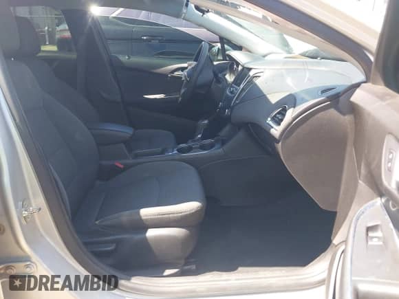 2019 Chevrolet Cruze LT с VIN 1G1BE5SM0K7144223, выставлен на аукционе IAAI как лот 43086890 с пробегом 139 120 миль миль и . История ставок и продаж доступна на DreamBid. Изображение 5.
